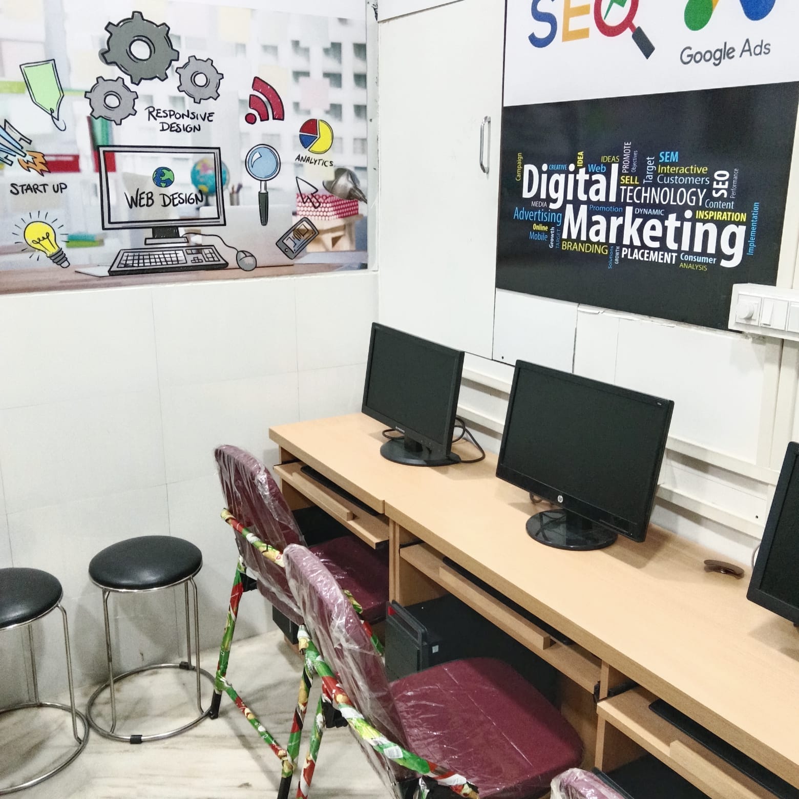 OnlineChalo office in Sion West, Mumbai